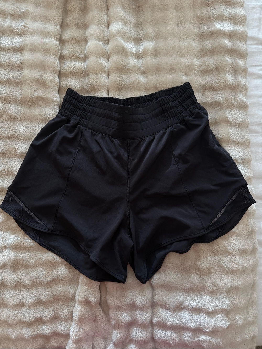 lululemon athletica Women's high waisted Hotty hot shorts